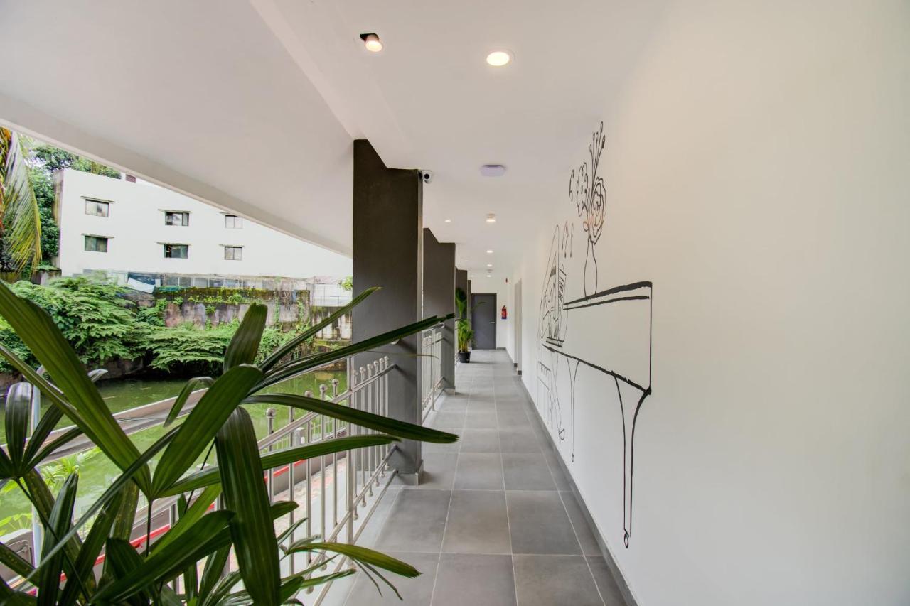 Oyo Townhouse 061 Gcda Kakkanad Signal Hotel Kochi Zewnętrze zdjęcie